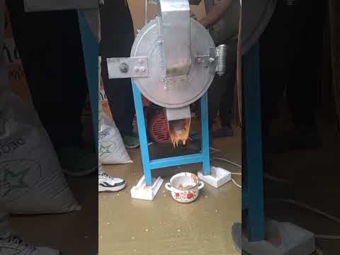 የለውዝ መፍጫ ማሽን ሲሰራ